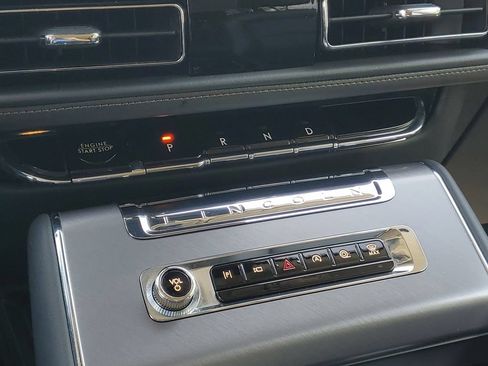 Used 2025 Lincoln Aviator AWD image 33