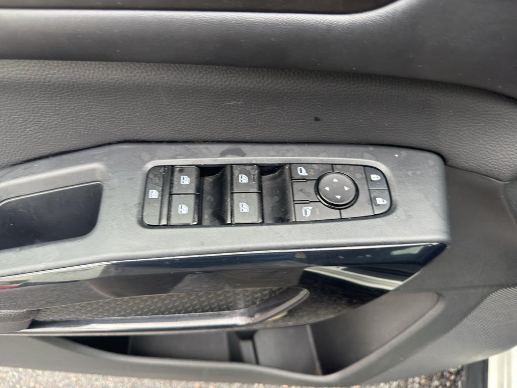 Used 2024 Nissan Pathfinder SV FWD image 16