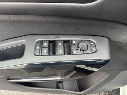 Used 2024 Nissan Pathfinder SV FWD image 16