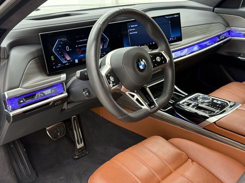 Used 2025 BMW 760i xDrive w/ Executive Package AWD/4WD image 4