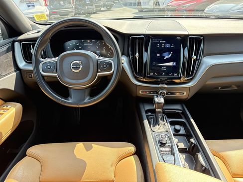 Used 2019 Volvo XC60 T6 Momentum w/ Multimedia Package AWD/4WD image 11