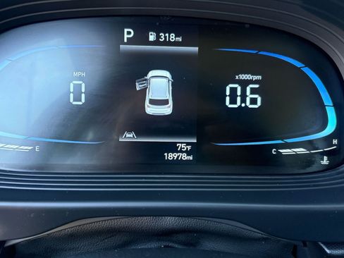 Used 2025 Hyundai Venue SEL image 40