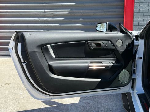 Used 2021 Ford Mustang Shelby GT500 w/ Carbon Fiber Track Pack image 26