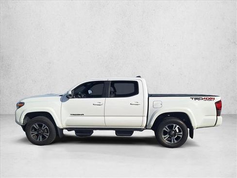 Used 2019 Toyota Tacoma TRD Sport image 8