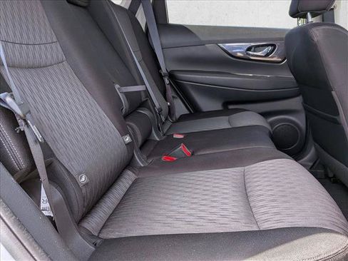 Used 2018 Nissan Rogue SV FWD image 18