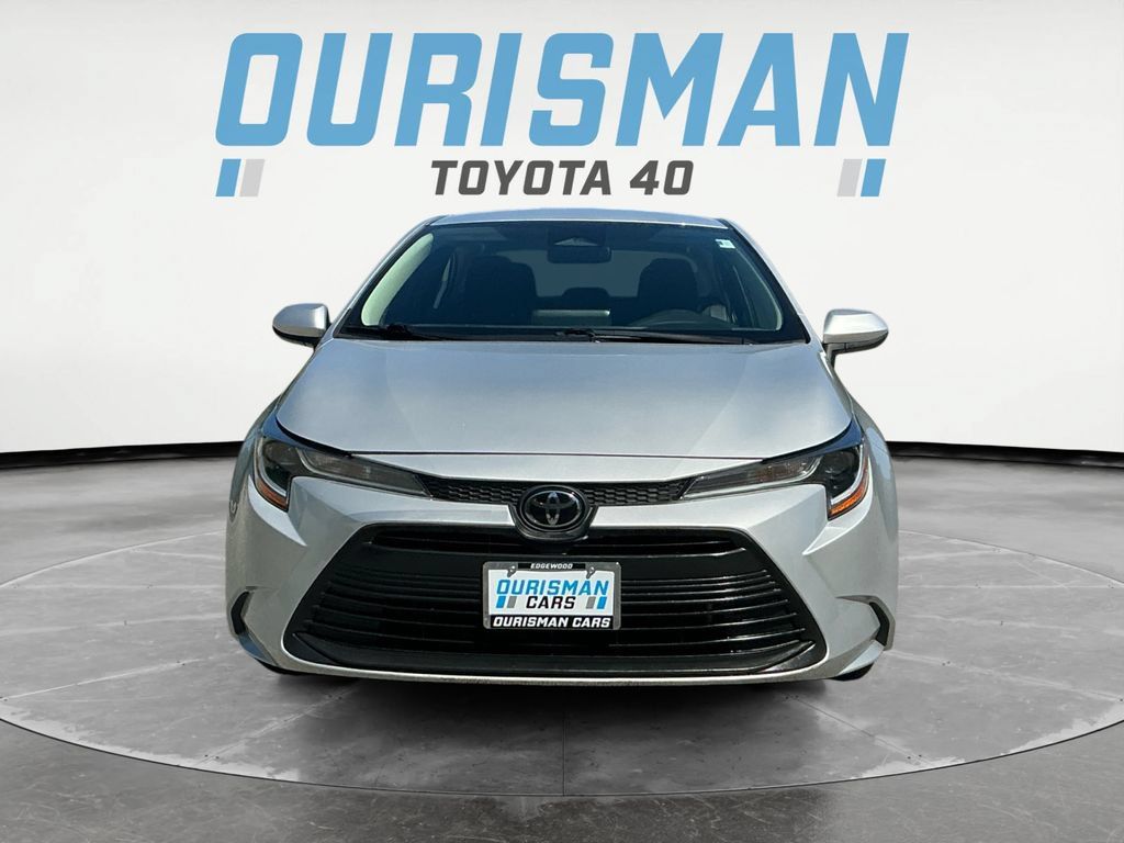 Used 2023 Toyota Corolla LE FWD image 2