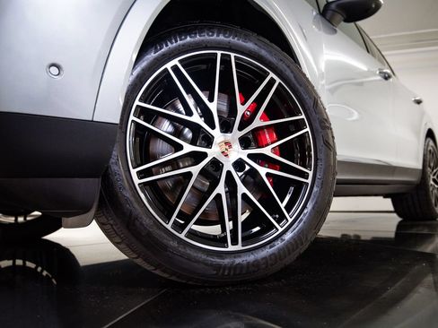 Used 2026 Porsche Cayenne S AWD/4WD image 12