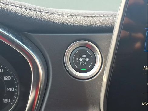 Used 2025 Chevrolet Blazer LT FWD image 13