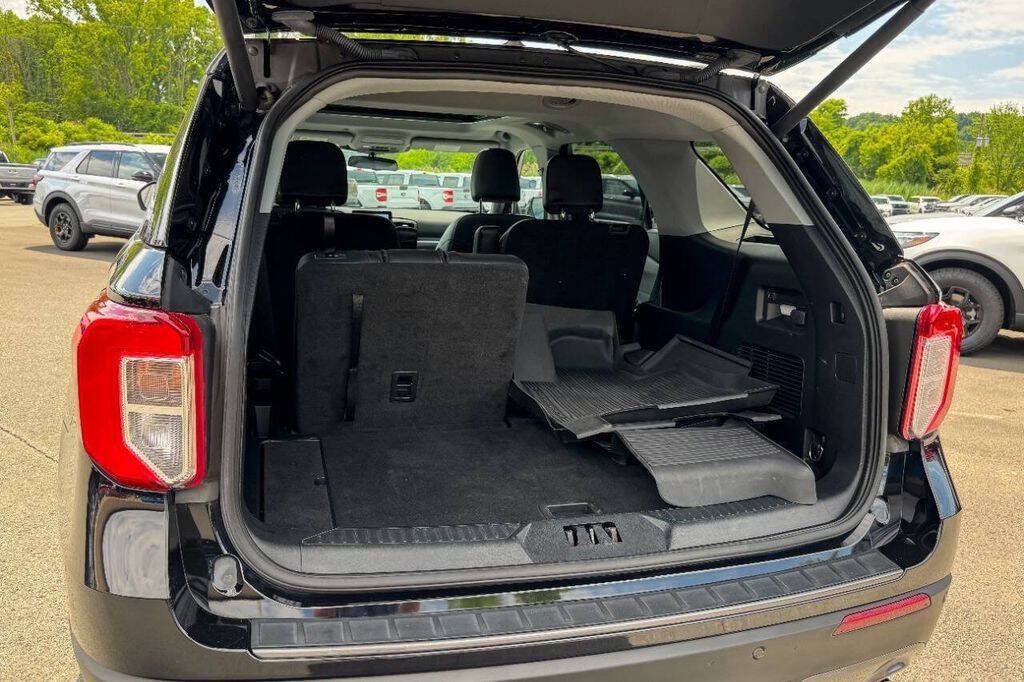 Used 2023 Ford Explorer XLT w/ Equipment Group 202A AWD/4WD image 18