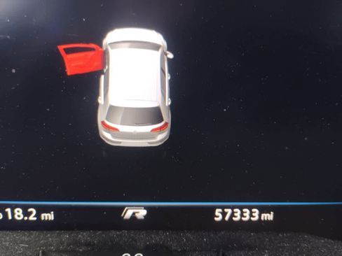 Used 2018 Volkswagen Golf R 4-Door image 9