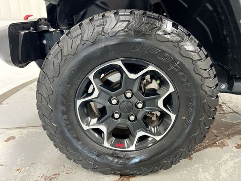 Used 2023 Jeep Wrangler Unlimited Rubicon AWD/4WD image 25