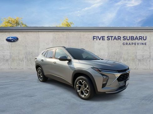 Used 2024 Chevrolet Trax LT w/ Driver Confidence Package FWD image 2