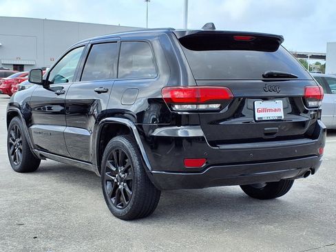 Used 2018 Jeep Grand Cherokee Altitude image 3