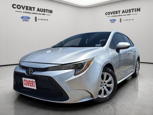 Used 2020 Toyota Corolla LE FWD image 2