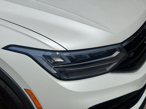Certified 2023 Volkswagen Tiguan SE R-Line FWD image 34
