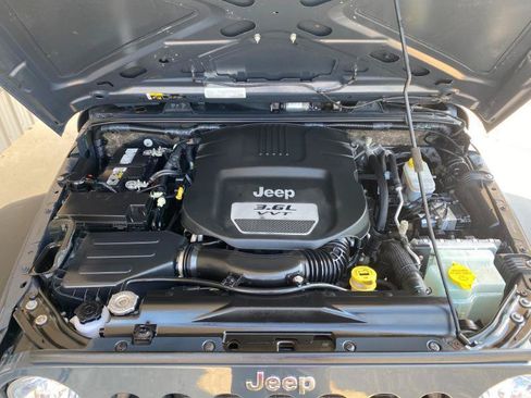 Used 2017 Jeep Wrangler Unlimited Sport w/ Quick Order Package 24S AWD/4WD image 8