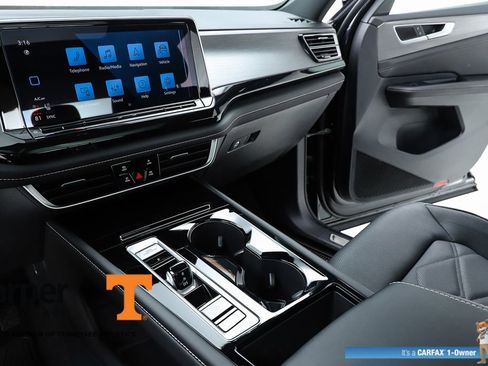 Used 2025 Volkswagen Atlas Cross Sport SE w/ Panoramic Sunroof Package image 62