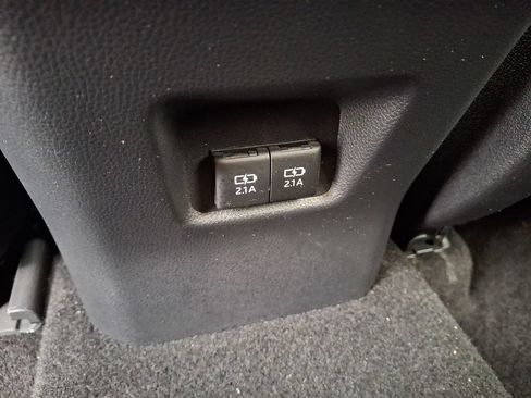 Used 2020 Toyota RAV4 XLE w/ Convenience Package AWD/4WD image 12