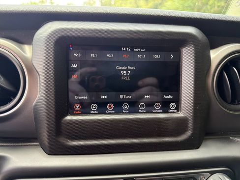 Used 2023 Jeep Gladiator Sport AWD/4WD image 22