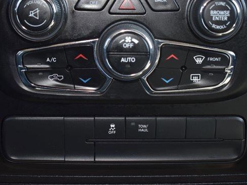 Used 2017 RAM 1500 Outdoorsman image 17