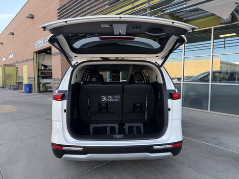 Used 2024 Kia Carnival EX image 39