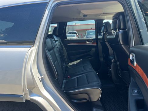 Used 2013 Jeep Grand Cherokee Overland w/ Advance Technology Group AWD/4WD image 31
