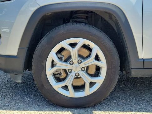 Used 2024 Jeep Compass Latitude AWD/4WD image 6