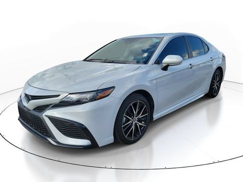 Used 2024 Toyota Camry SE w/ Convenience Package FWD image 4