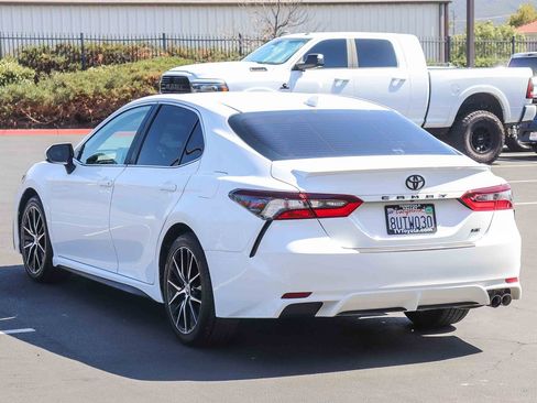 Used 2021 Toyota Camry SE FWD image 5