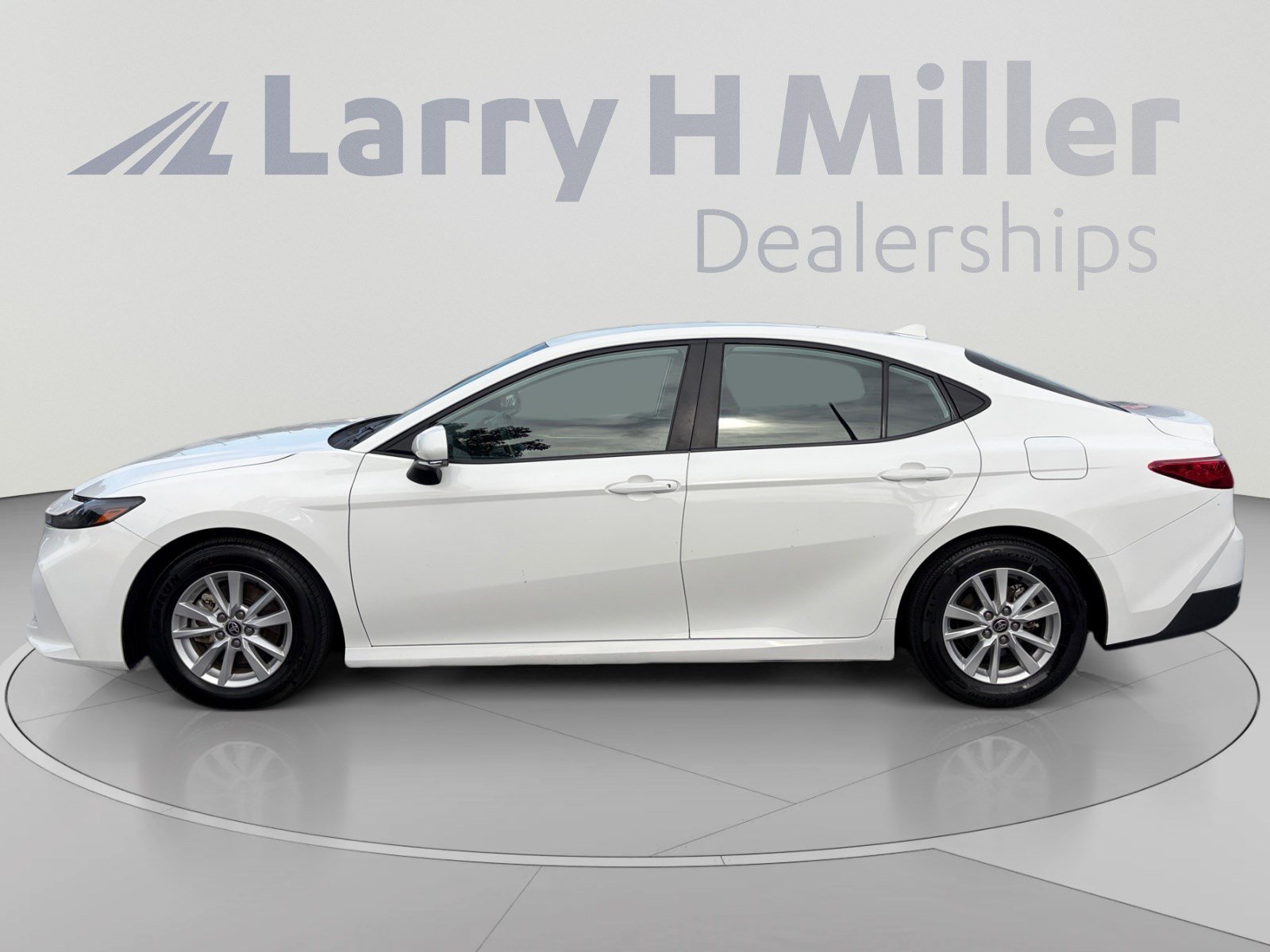 Used 2025 Toyota Camry LE FWD image 2