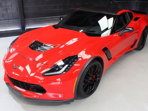 Used 2016 Chevrolet Corvette Z06 w/ 3LZ Preferred Equipment Group image 5