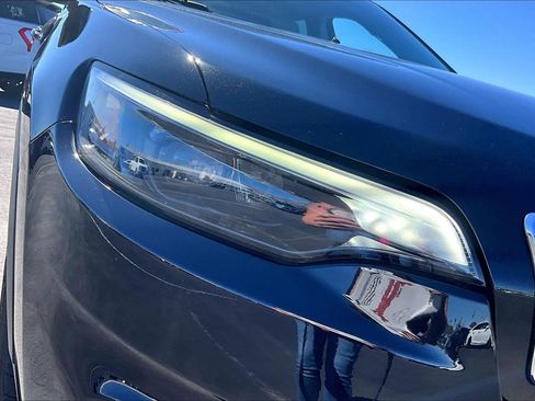 Used 2019 Jeep Cherokee Limited image 16