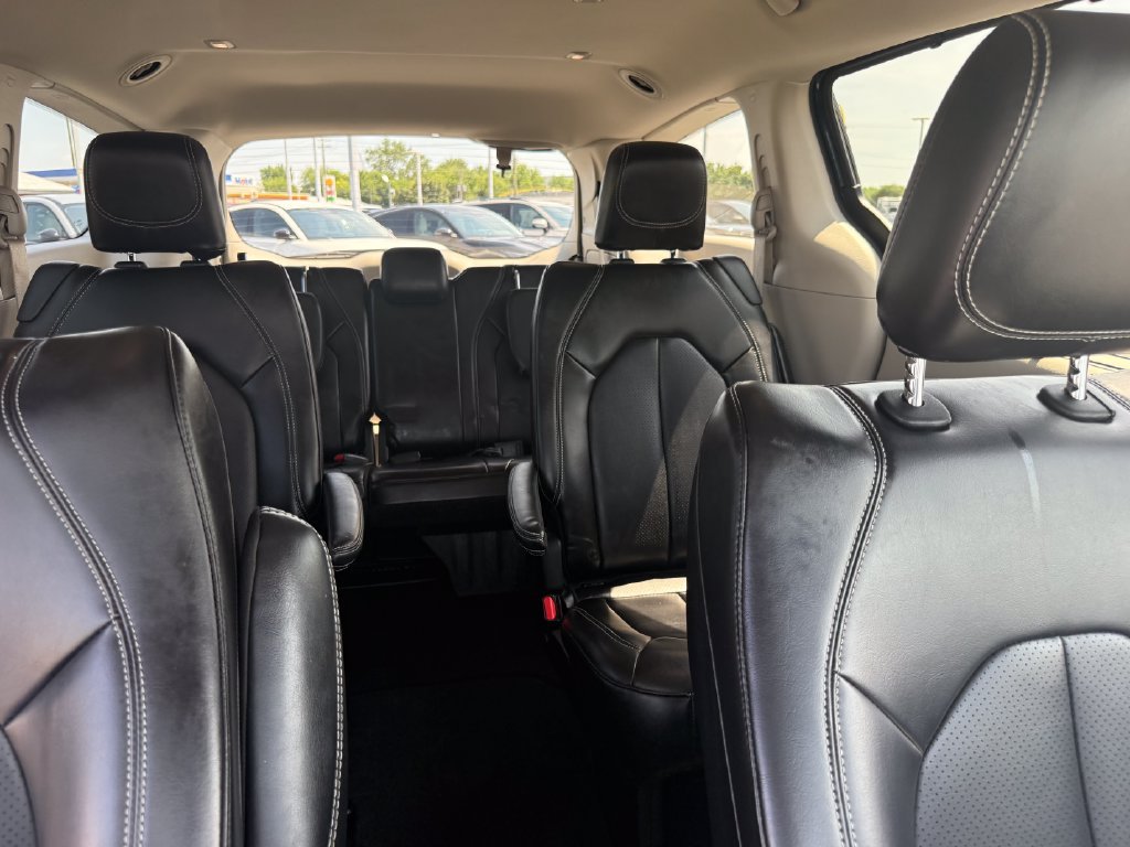 Used 2024 Chrysler Pacifica Touring-L FWD image 20