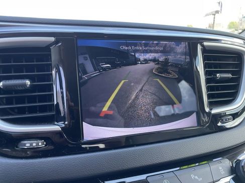 Used 2020 Chrysler Pacifica Touring-L Plus w/ Tire & Wheel Group FWD image 12