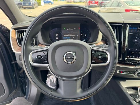 Used 2022 Volvo XC60 B5 Inscription w/ Climate Package image 21