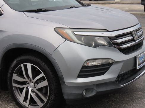 Used 2017 Honda Pilot Touring image 6