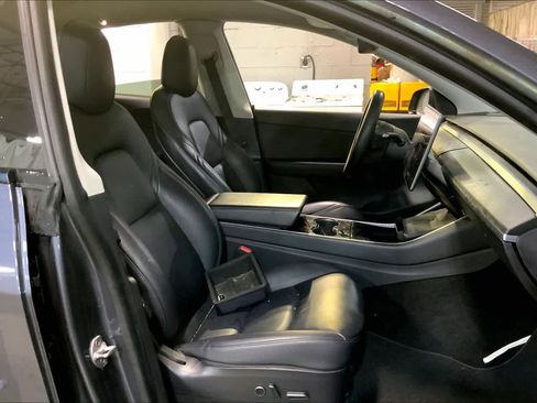 Used 2021 Tesla Model Y Long Range image 8