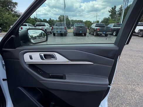 Used 2025 Ford Explorer Active AWD/4WD image 20