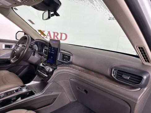 Certified 2022 Ford Explorer Platinum w/ Equipment Group 601A image 17