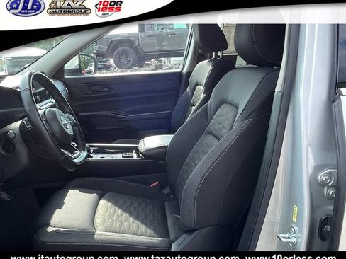 Used 2025 Nissan Pathfinder SV AWD/4WD image 10