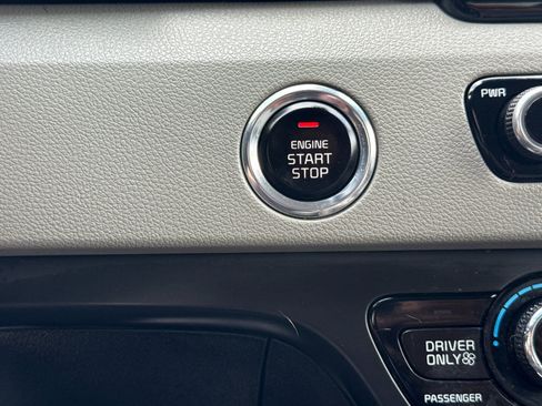 Used 2018 Kia Niro EX image 21