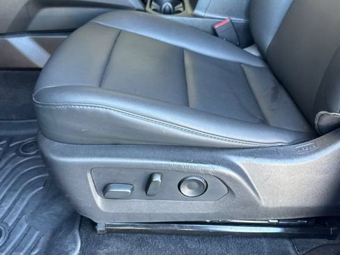 Used 2025 Chevrolet Colorado Trail Boss AWD/4WD image 13
