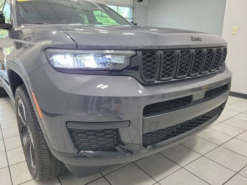 Used 2024 Jeep Grand Cherokee L Altitude AWD/4WD image 28