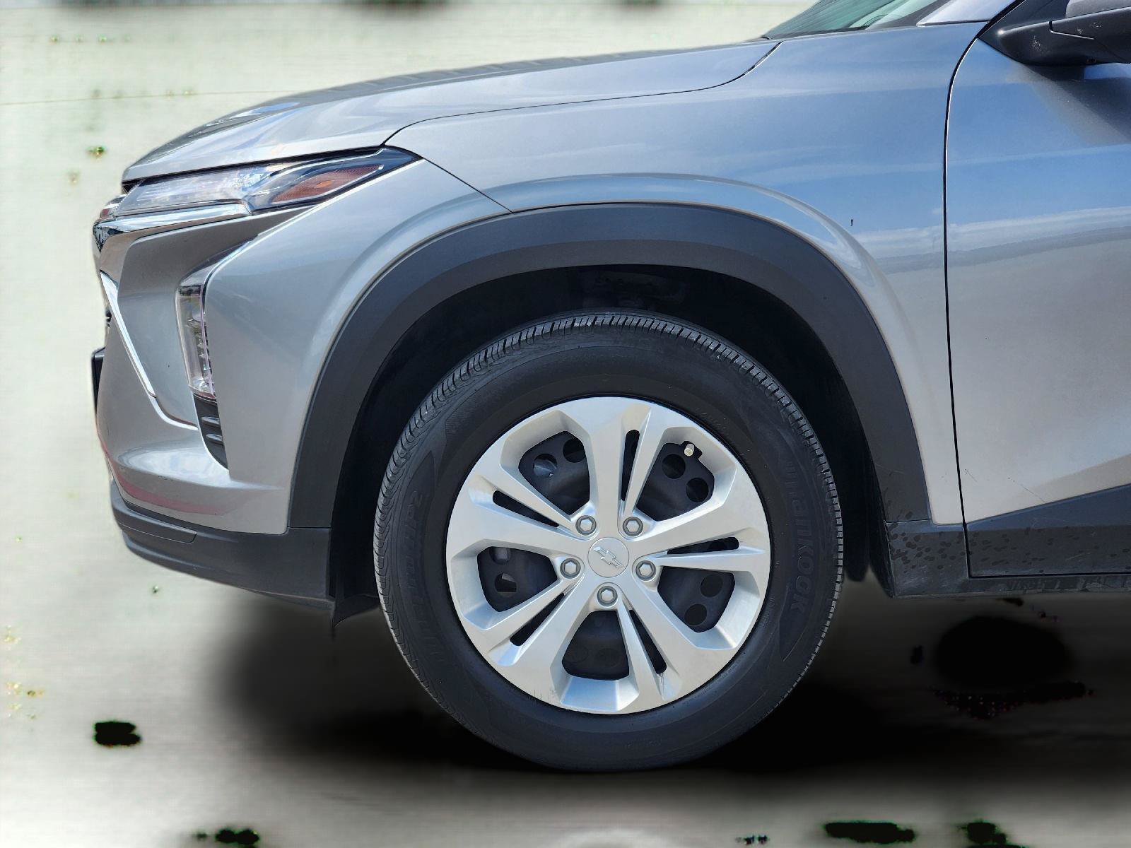 Used 2025 Chevrolet Trax LS FWD image 9