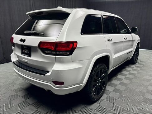 Used 2017 Jeep Grand Cherokee Altitude AWD/4WD image 6