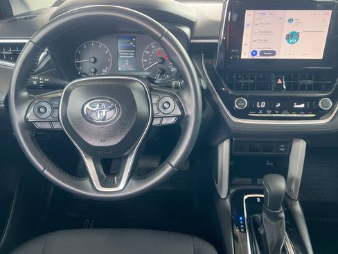 Used 2025 Toyota Corolla Cross LE AWD/4WD image 11