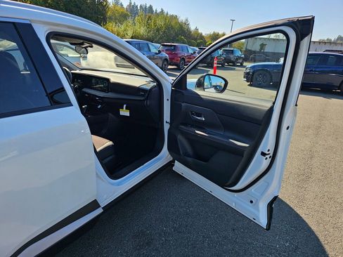 New 2026 Nissan Kicks SR w/ Cold Weather Package image 24