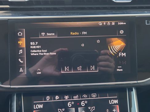 Used 2019 Audi Q8 Premium Plus AWD/4WD image 17