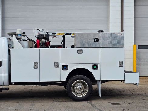 Used 2016 Ford F550 2WD Regular Cab Super Duty image 10
