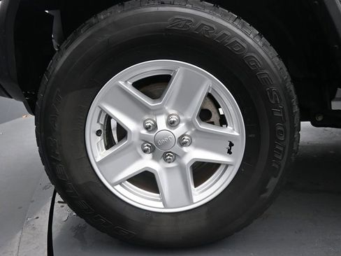 Used 2020 Jeep Gladiator Sport w/ Quick Order Package 24S AWD/4WD image 14